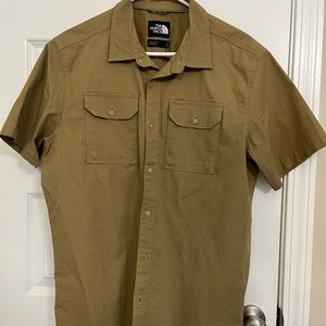 North face short sleeve shirt size L